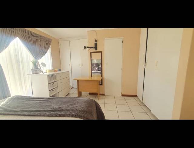 2 BEDROOM TOWNHOUSE FOR SALE IN WINCHESTER HILLS